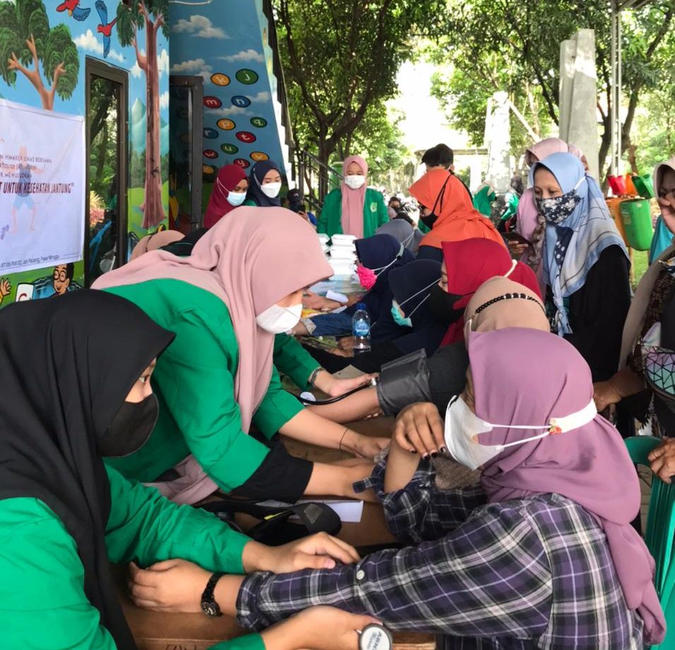 Read more about the article Peringati International Nurses Day, Mahasiswa Keperawatan Ikut Andil Pada Kampung Binaan