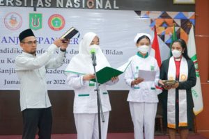 Read more about the article Mahasiswa Prodi Pendidikan Ners dan Bidan Ikuti Ucap Janji Kepaniteraan Secara Luring